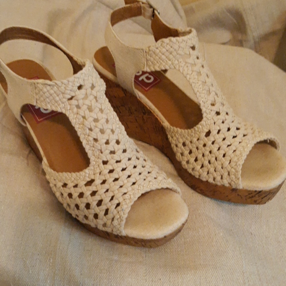 Pop wedge sandal